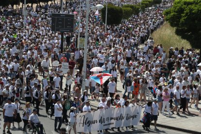 Marea blanca para pedir una Sanidad digna en el Bierzo.