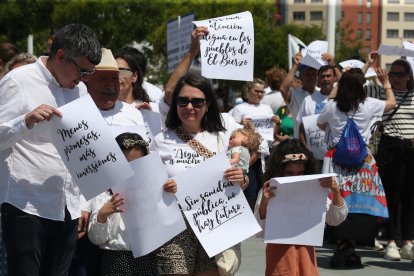 Marea blanca para pedir una Sanidad digna en el Bierzo.