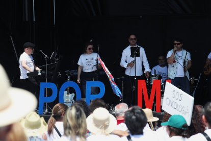 Marea blanca para pedir una Sanidad digna en el Bierzo.