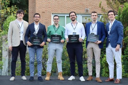 Álvaro Sánchez, 2º por la derecha, en el acto de entrega del reconocimiento Nova 111.