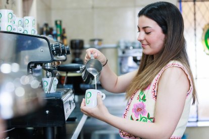 Airi de Paz Jiménez, sexto puesto en la especialidad de Baristas: elaborando 4 cafés espresso, 4 capuchinos y 4 cafés de autora con gran creatividad artística. 