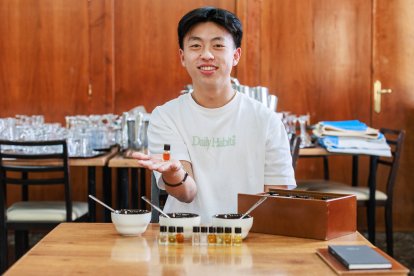 Tony Tianen Wang, segundo premio IX Campeonato de Baristas -IES Foz (Lugo) en la especialidad de cata. 