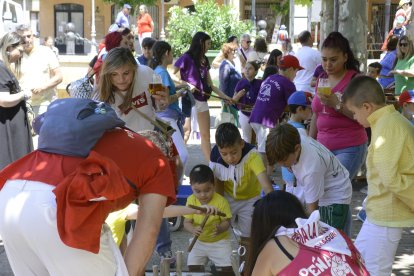 Juegos populares en la plaza Mayor.