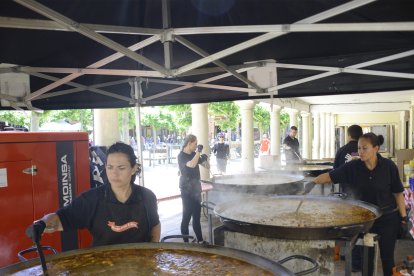 Preparando la comida popular.