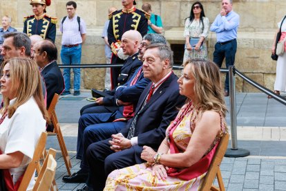 León celebra la tradicional misa de San Juan en la capilla del Cristo de la Victoria.