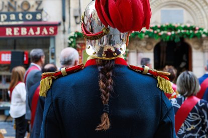 León celebra la tradicional misa de San Juan en la capilla del Cristo de la Victoria.