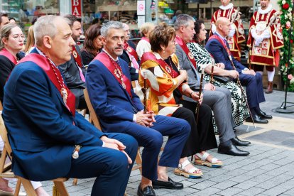 León celebra la tradicional misa de San Juan en la capilla del Cristo de la Victoria.
