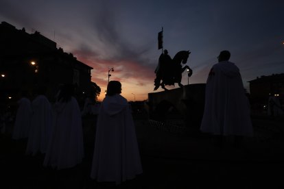 imposición de la capa al caballero templario Noche Templaria