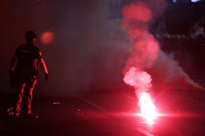 <p>Fotografía de la protesta liderada por estudiantes en Belgrado, el 28 de junio de 2025. EFE/Andrej Cukic</p>