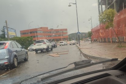 Un vendaval azota la capital leonesa.