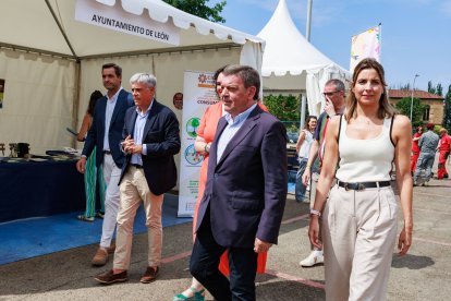 El consejero de presidencia presidió la inauguración del festival de la cooperación.