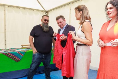 El consejero de presidencia presidió la inauguración del festival de la cooperación.