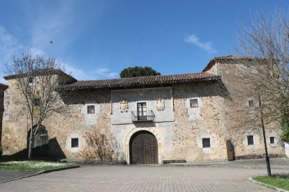 La casona de los Tusinos en Benllera, donde nació Manuela Álvarez de Miranda y Cuenllas.