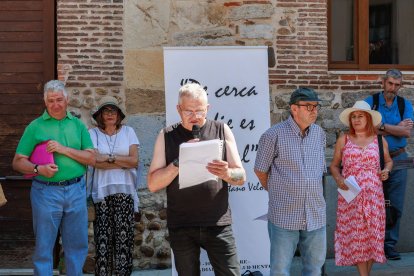Alberto, uno de los participantes en el taller durante la lectura pública.