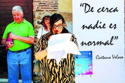 La lectura pública 'Un océano en mí' se celebró en la plaza Don Gutierre.