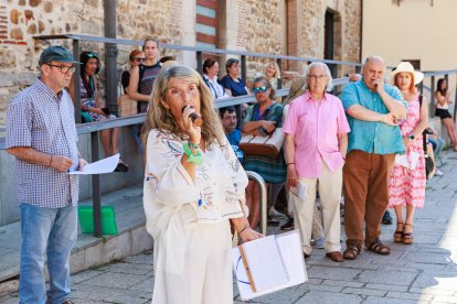 Un momento de la lectura pública 'Un océano en mí' de Creacción Mental.