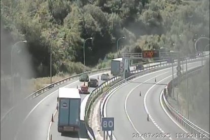 Tráfico en la AP-66 este domingo.