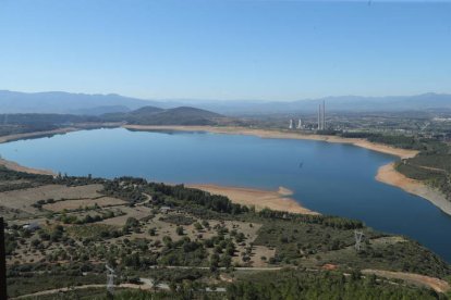 Embalse de Bárcena, en el  Bierzo.