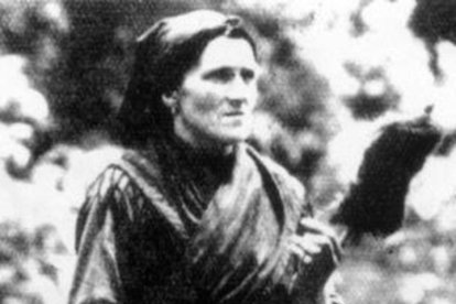Dolores Pérez Cuevas, la madre de María Isabel Pérez Pérez e hija de El Cainejo, en una foto de principios de siglo XX.