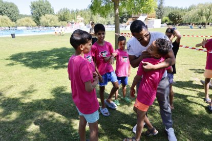 Un momento del encuentro en las piscinas municipales de Valencia de Don Juan.
