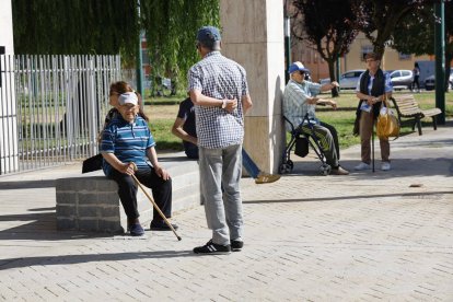 Varios usuarios, comentando la reforma.