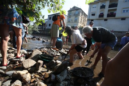 Un momento del bateo