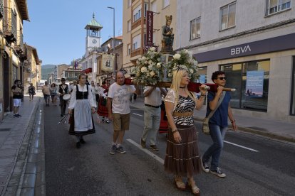 Procesión por las calles de La Robla