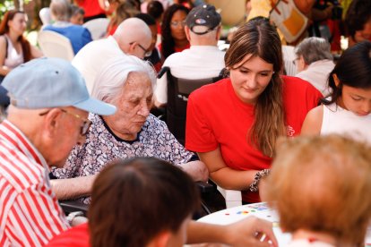 Participantes en el campus de Cáritas en la fiesta en la residencia Virgen del Camino