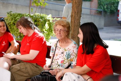 Participantes en el campus de Cáritas en la fiesta en la residencia Virgen del Camino