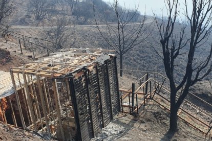 En el mirador de Orellán ardió la caseta donde vendían las entradas para la cueva de Las Medulas