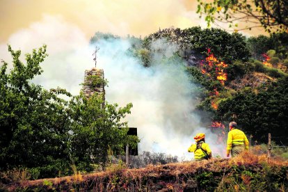Las llamas incombustibles agotan las fuerzas de León