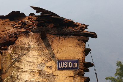 El pueblo de Lusio (León), arrasado por el fuego