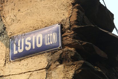 El pueblo de Lusio (León), arrasado por el fuego
