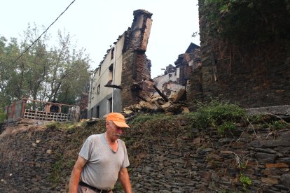 El pueblo de Lusio (León), arrasado por el fuego