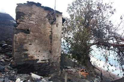 El pueblo de Lusio (León), arrasado por el fuego