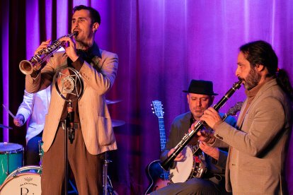 Tropcial Moon Jazz Band.