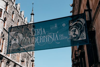 Cartel de la Feria Modernista en la calle Ancha.