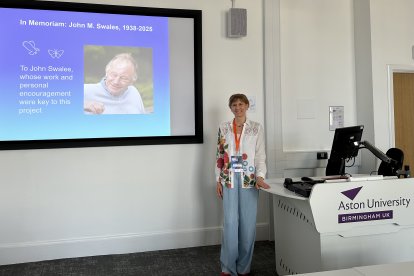 Ana I. Moreno durante la presentación del proyecto en un Congreso Internacional sobre lingüística en Birmingham.