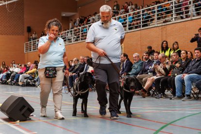 Los instructores Nuria García y José Ramón Croas, con Cub y Iron.