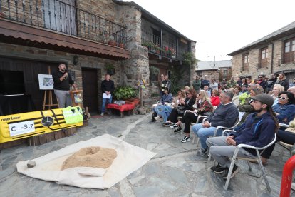 Homenaje en Espinoso de Compludo al brigadista fallecido