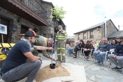 Homenaje en Espinoso de Compludo al brigadista fallecido