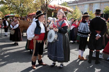 Tradicional concurso y desfile de carros engalanados.