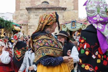 Concurso y desfile de carros engalanados en San Froilán.