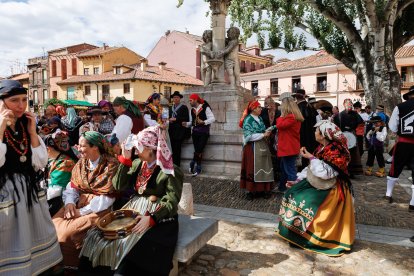 Concurso y desfile de carros engalanados en San Froilán.
