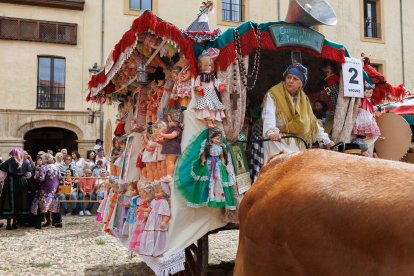 Concurso y desfile de carros engalanados en San Froilán.