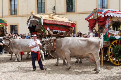 Concurso y desfile de carros engalanados en San Froilán.