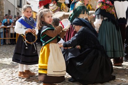 Concurso y desfile de carros engalanados por San Froilán.