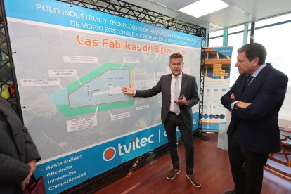 Visita de Carriedo a Tvitec en Cubillos del Sil