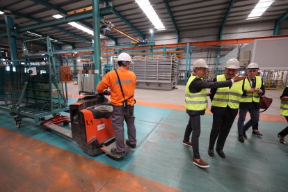 Visita de Carriedo a Tvitec en Cubillos del Sil