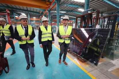 Visita de Carriedo a Tvitec en Cubillos del Sil